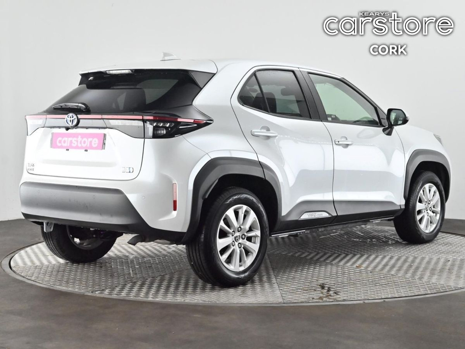 2023 Toyota Yaris Cross - image 5