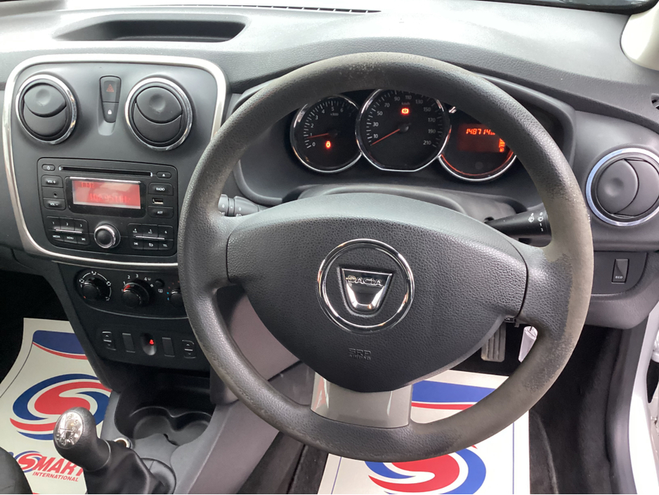 2015 Dacia Sandero - image 11