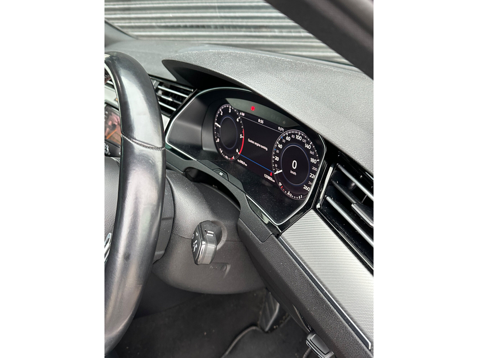 2019 Volkswagen Passat - image 11