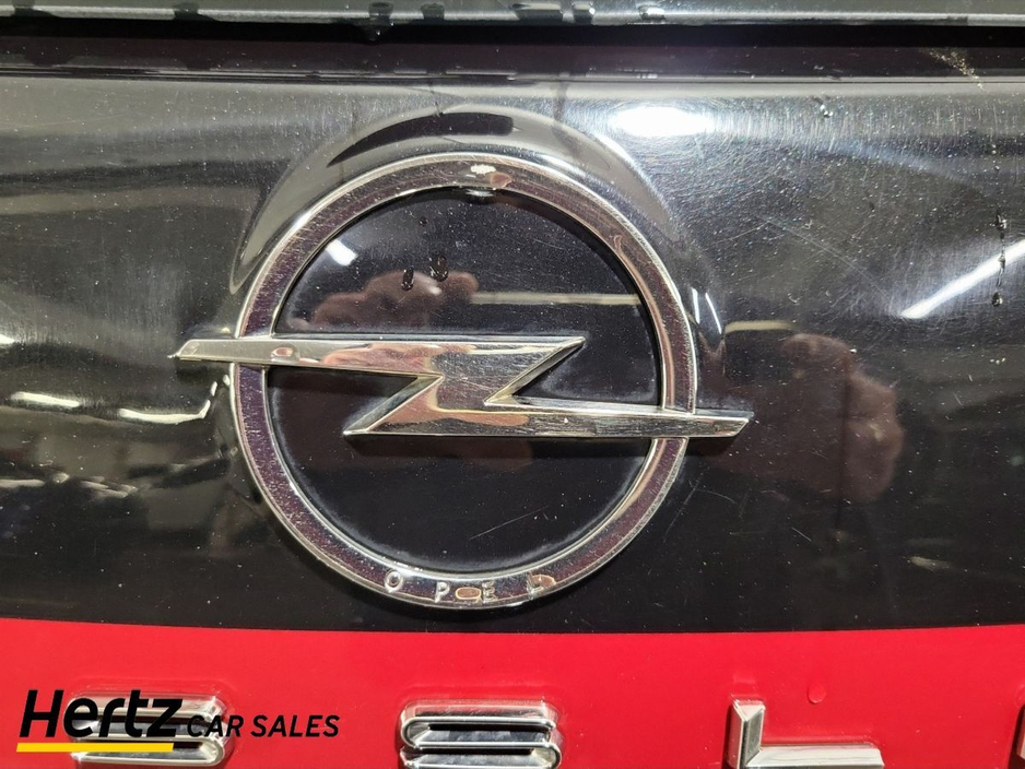 2022 Opel Crossland - image 10