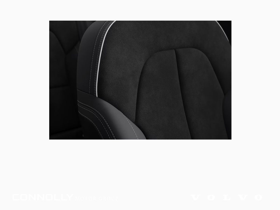 2026 Volvo XC40 - image 5