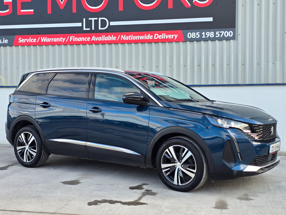 2022 Peugeot 5008 - image 3