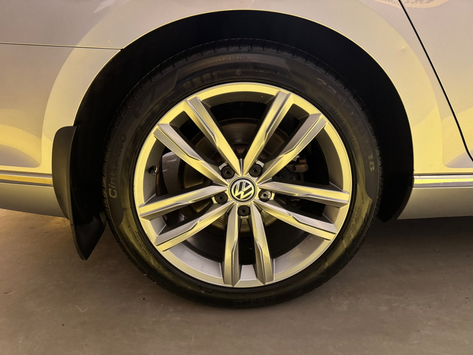 2019 Volkswagen Passat - image 30