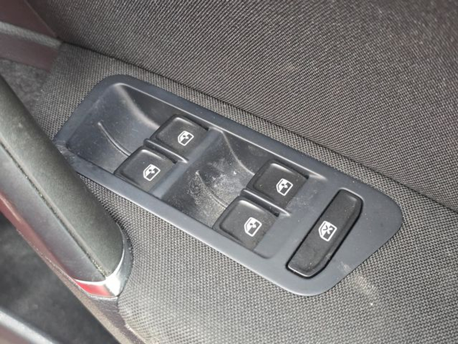 2018 Volkswagen Golf - image 16