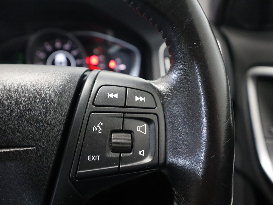 2017 Volvo S60 - image 13