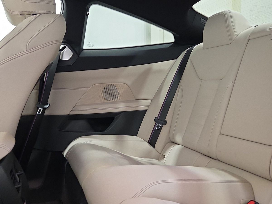 2023 BMW 4 Series - image 11