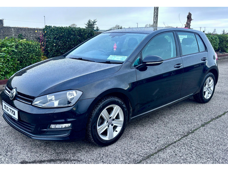 2017 Volkswagen Golf - image 2
