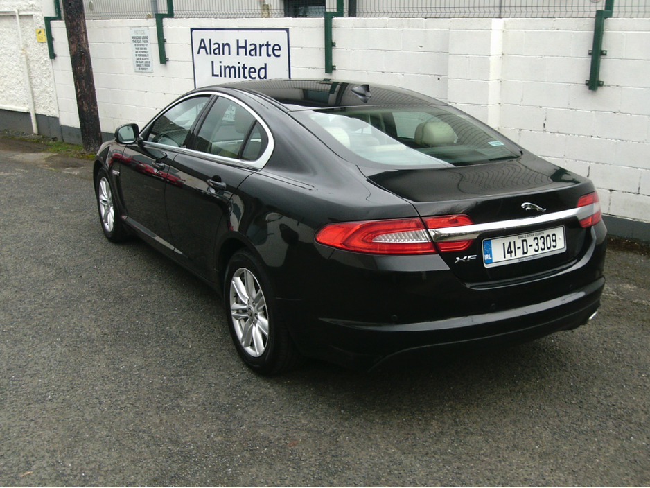 2014 Jaguar XF - image 13