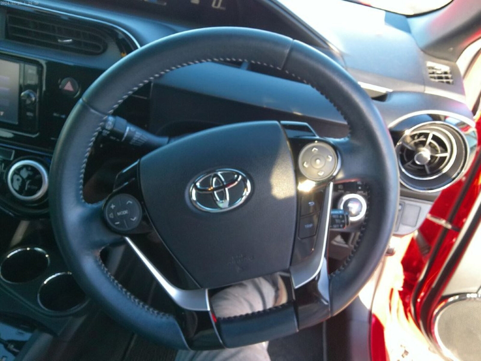 2018 Toyota Aqua - image 11