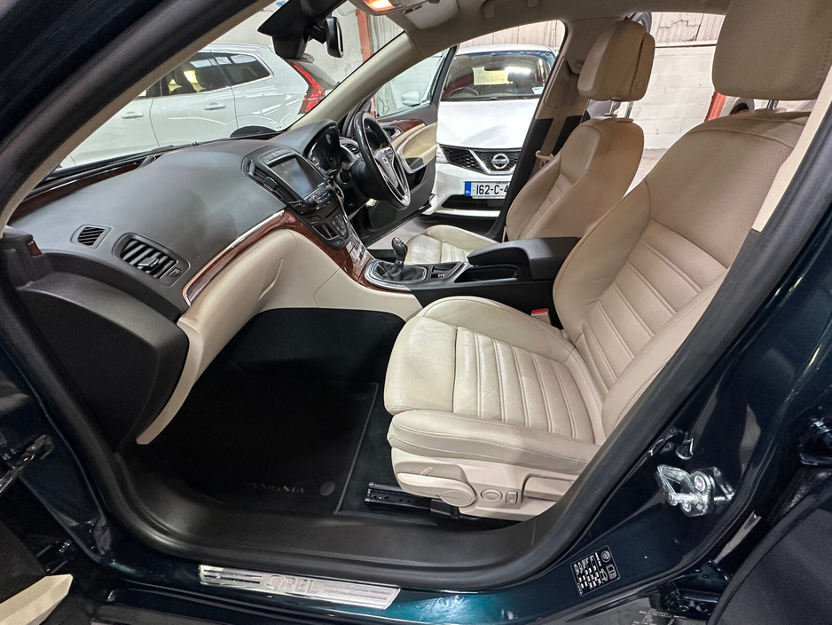 2016 Opel Insignia - image 8