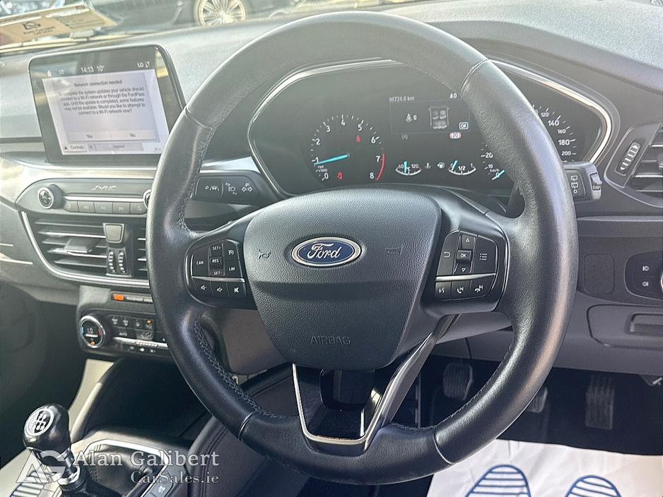 2019 Ford Focus - image 13