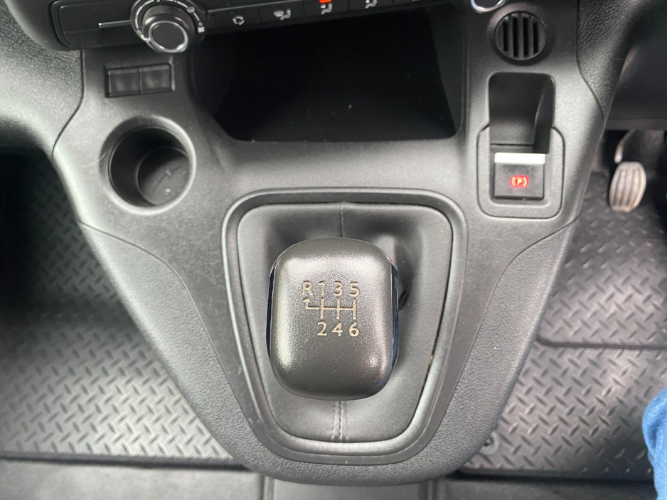 2023 Toyota Proace - image 21