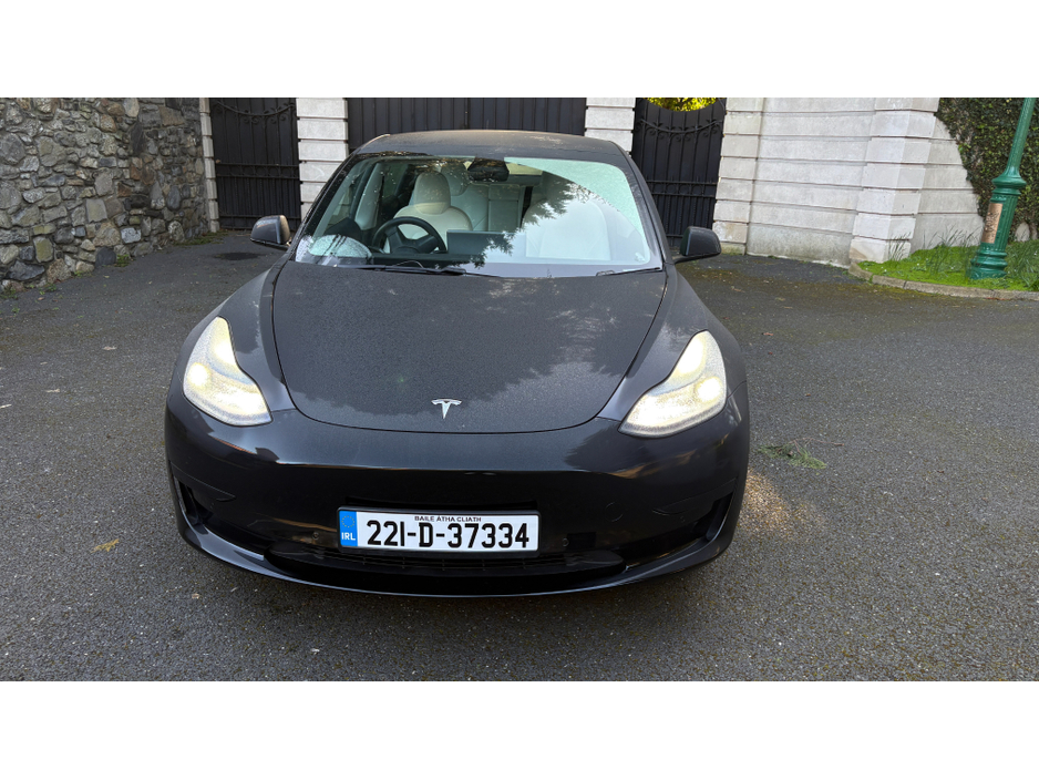 2022 Tesla Model 3 - image 5