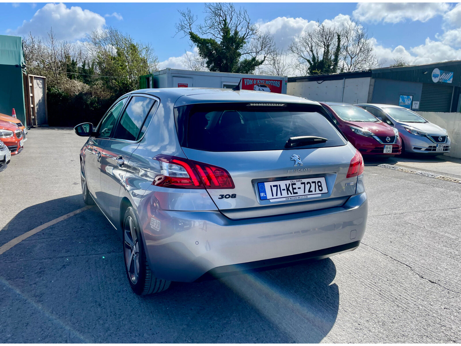 2017 Peugeot 308 - image 8