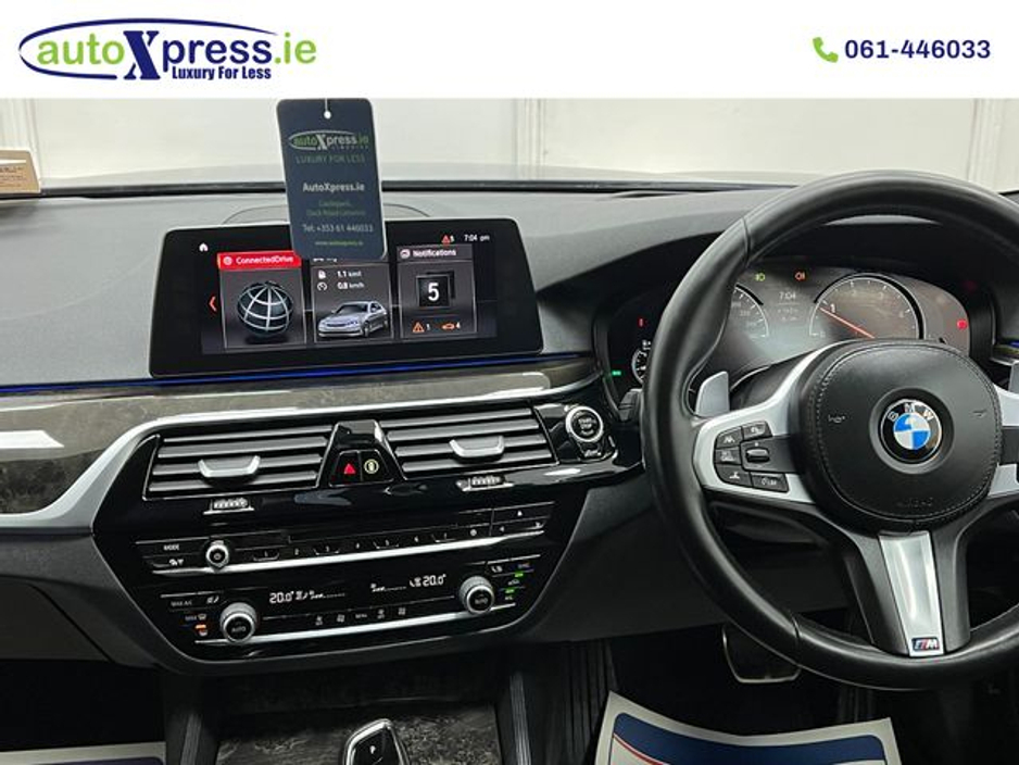 2018 BMW 5 Series - image 26