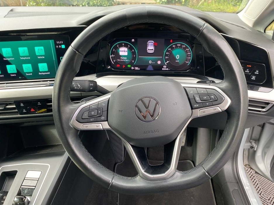 2023 Volkswagen Golf - image 4