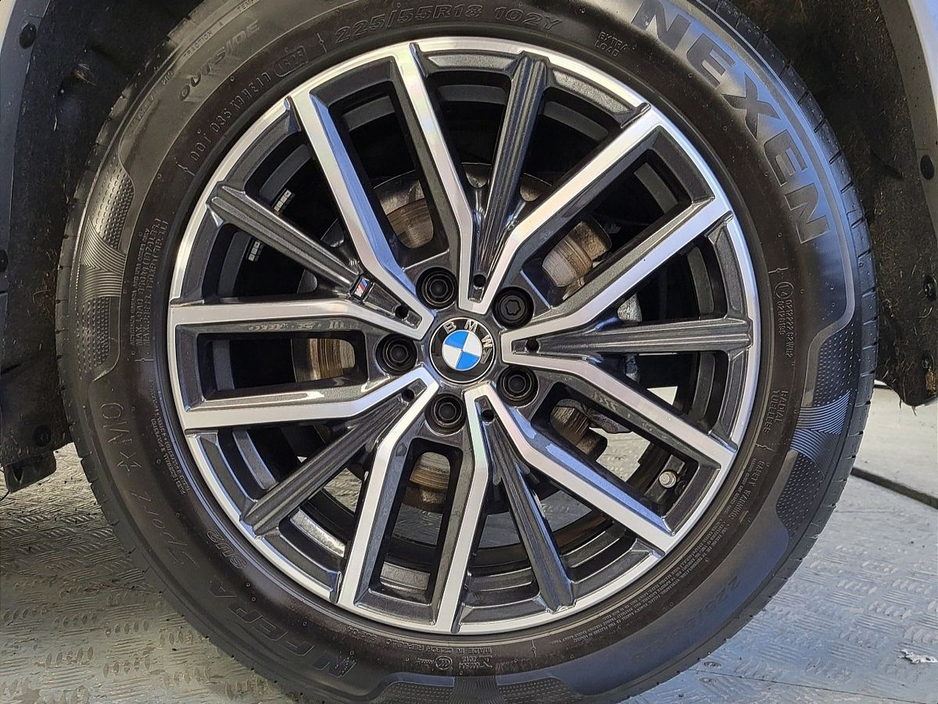 2025 BMW X1 - image 14