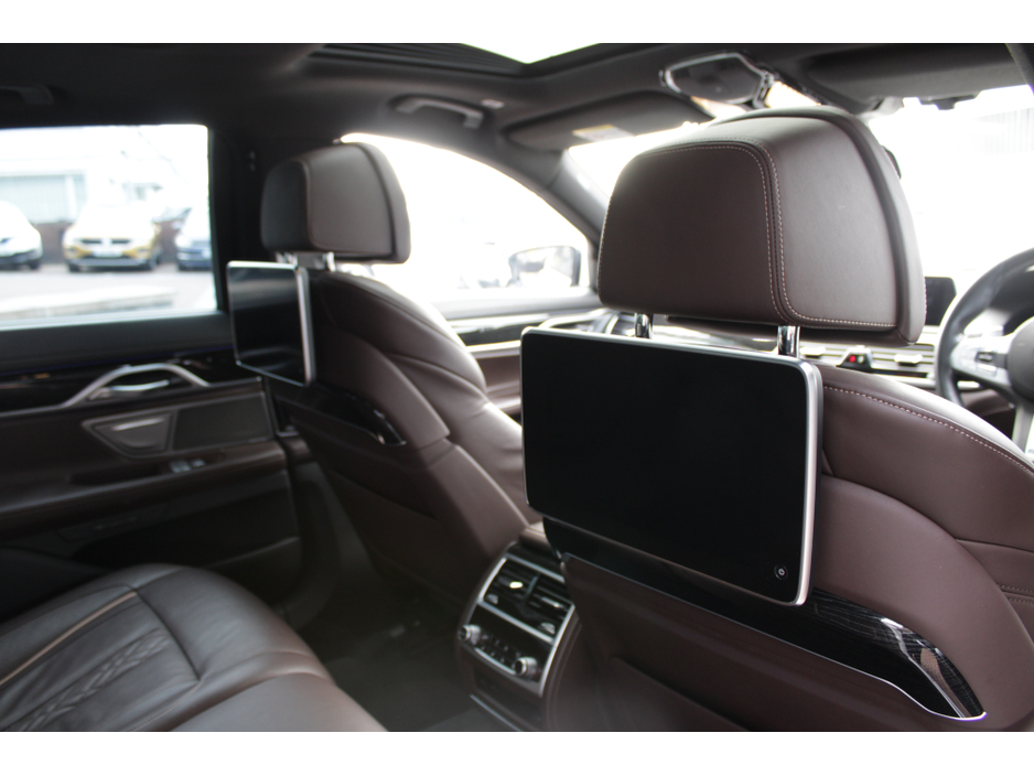 2019 BMW 7 Series - image 22