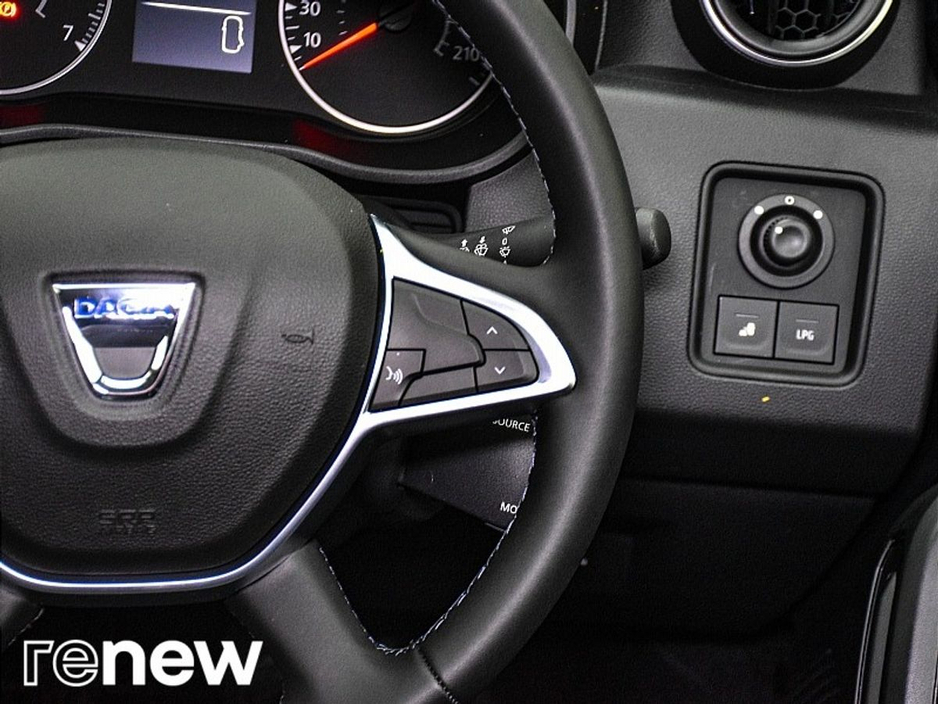 2022 Dacia Duster - image 22