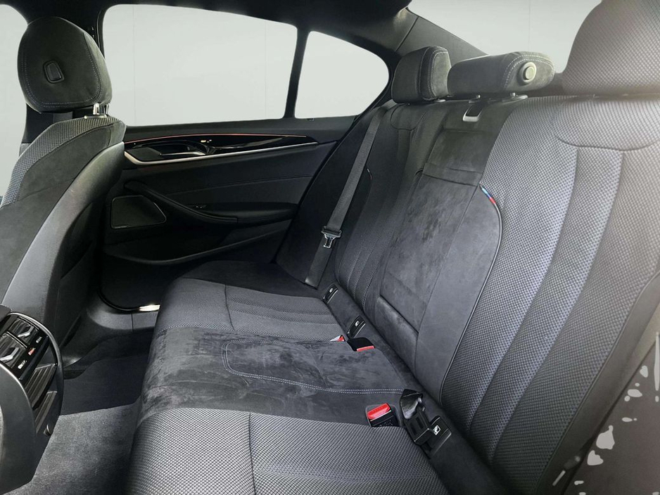 2018 BMW 5 Series - image 24