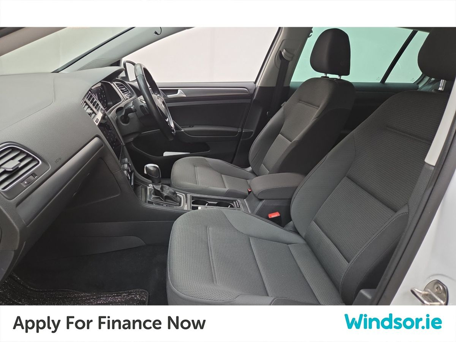 2019 Volkswagen Golf - image 4