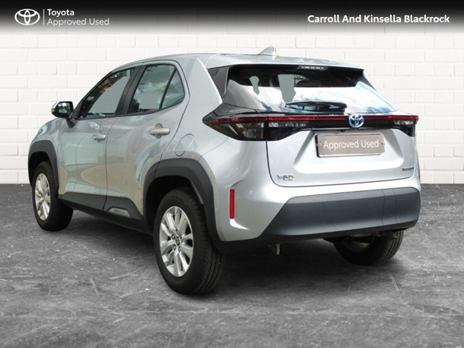 2025 Toyota Yaris Cross - image 2