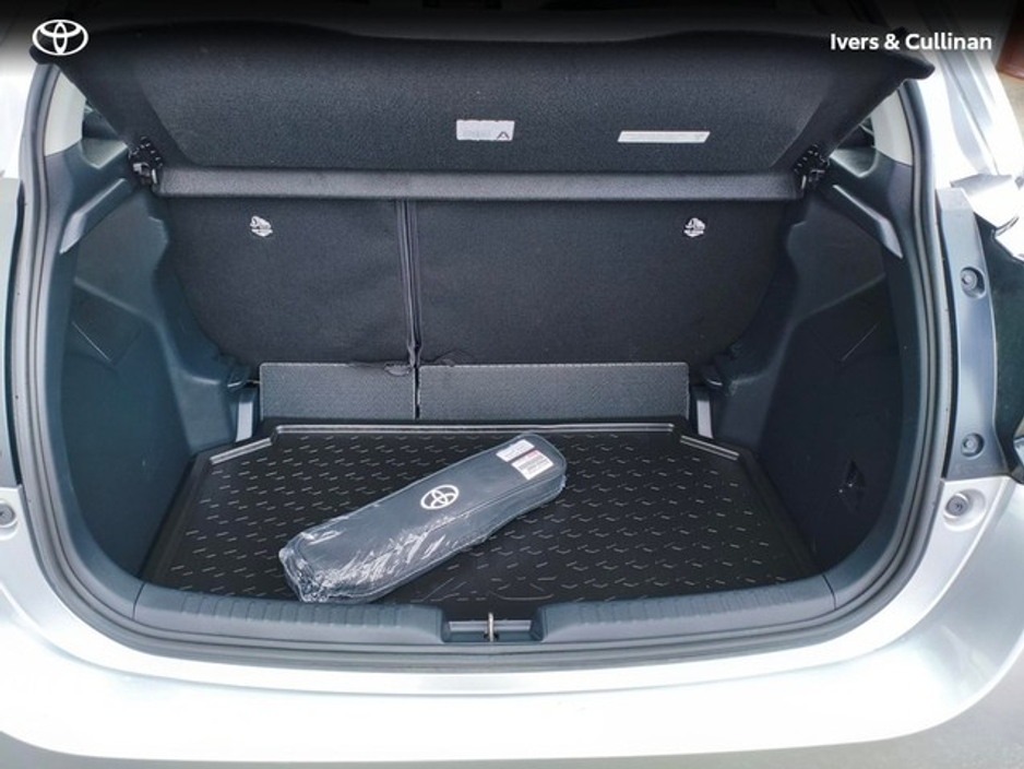 2024 Toyota Yaris - image 9