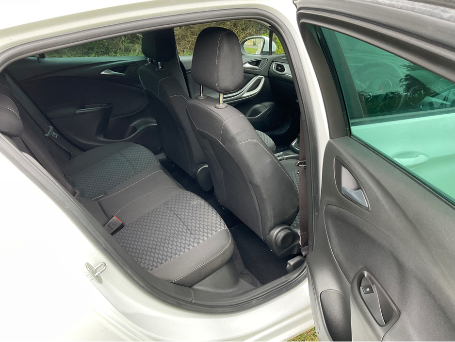 2020 Opel Astra - image 18