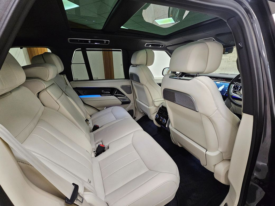 2025 Land Rover Range Rover - image 19
