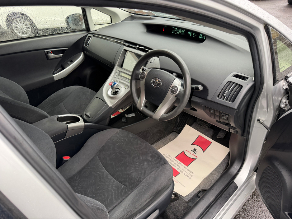 2015 Toyota Prius Self charge hybrid - High spec - Low mileage €9,890