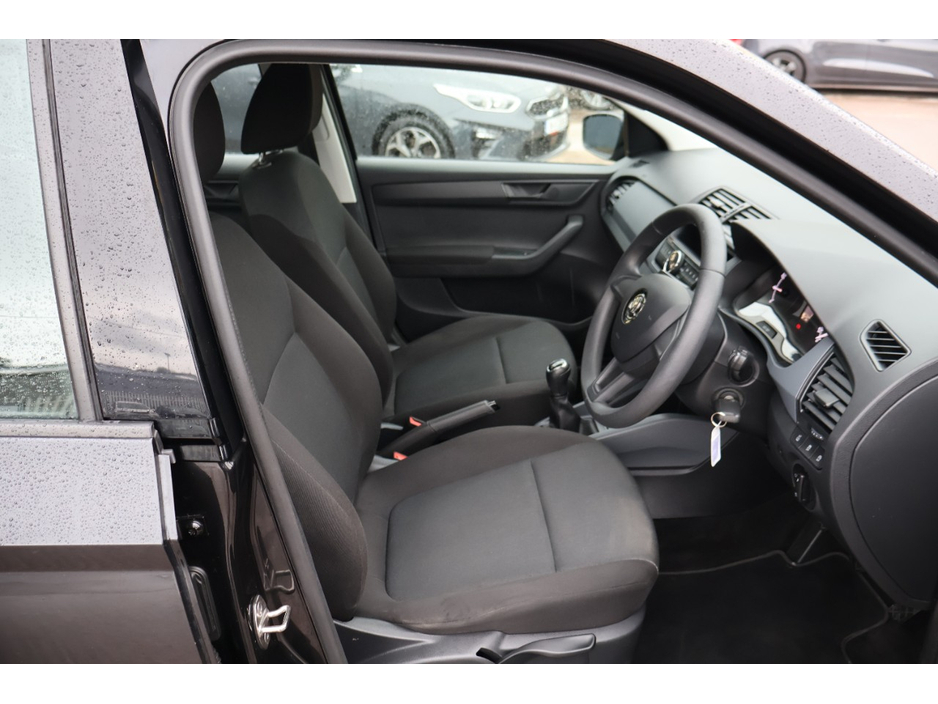 2020 Skoda Fabia - image 13