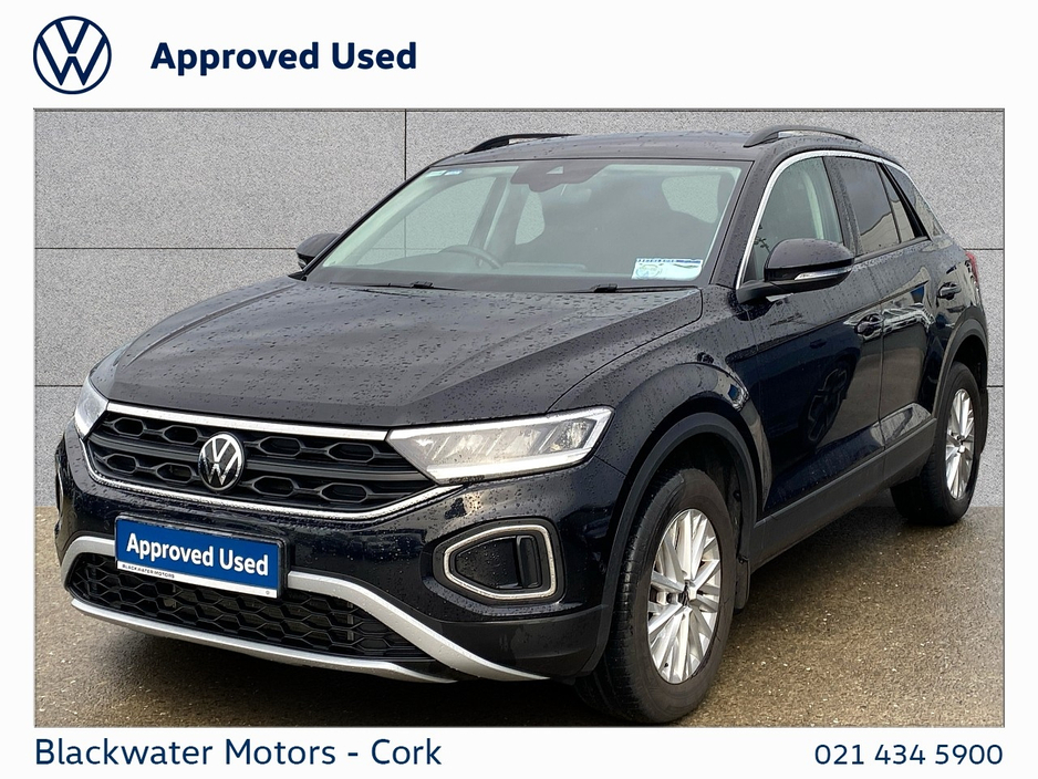 2023 Volkswagen T-Roc - image 12