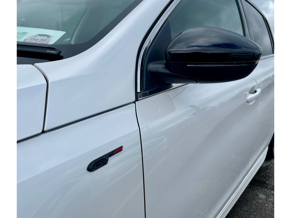 2018 Peugeot 308 - image 14