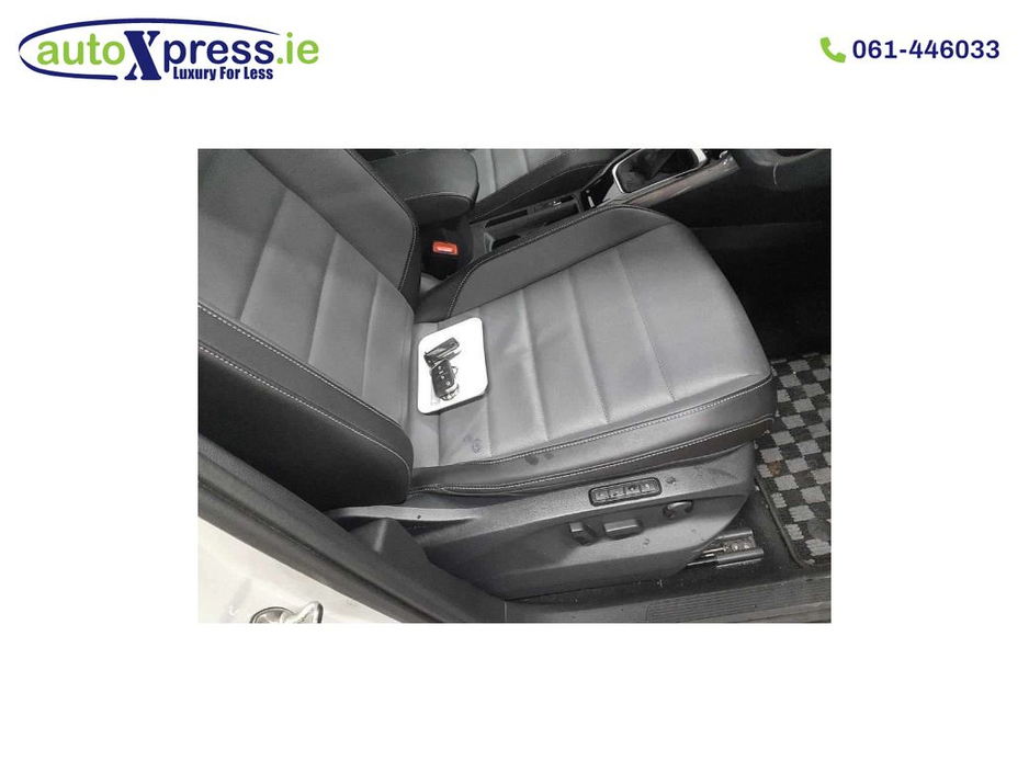 2023 Volkswagen T-Roc - image 6