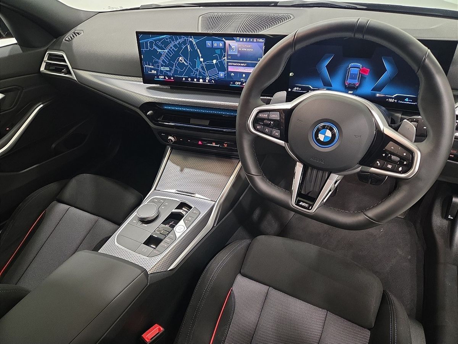 2025 BMW 3 Series - image 6