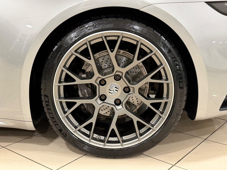 2020 Porsche 911 - image 12