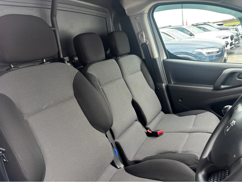 2018 Peugeot Partner - image 11