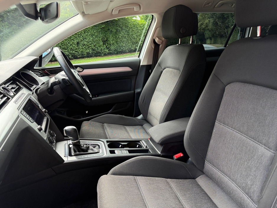 2016 Volkswagen Passat - image 20