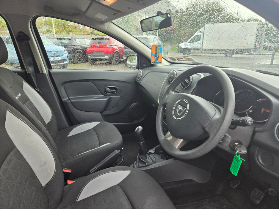 2016 Dacia Sandero - image 7