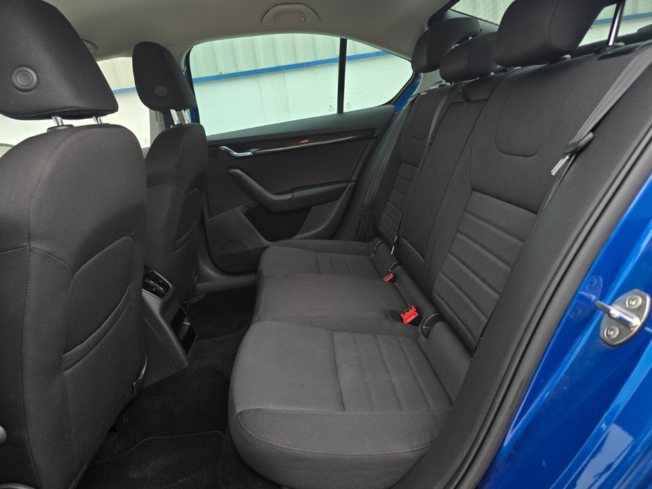 2015 Skoda Octavia - image 17