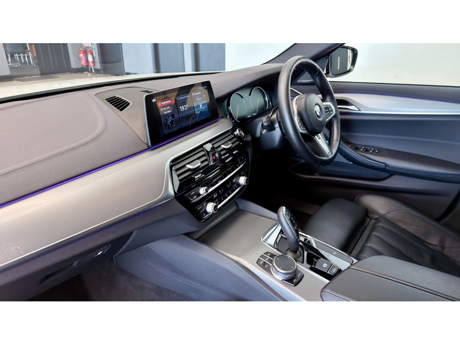 2018 BMW 5 Series - image 18