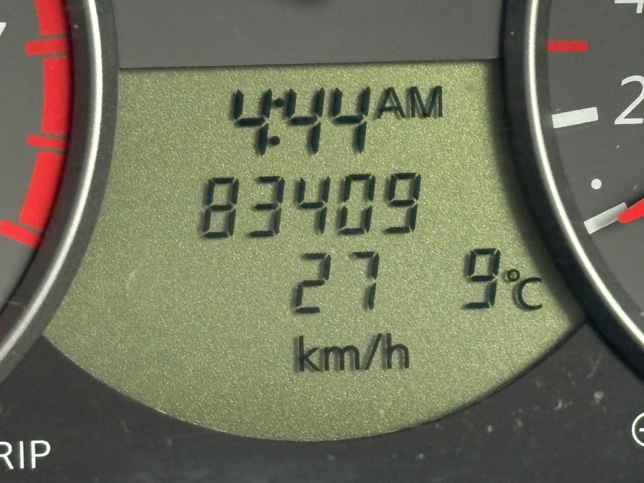 2011 Nissan Micra - image 12