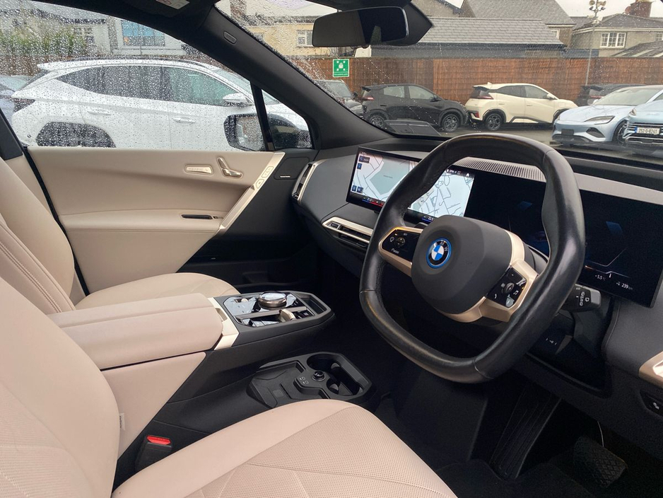 2022 BMW iX - image 9
