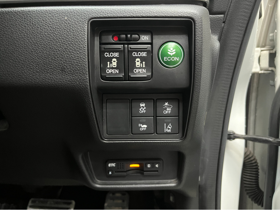 2017 Honda Odyssey €21950 2017 HONDA ODYSSEY 2.0 AUTOMATIC / CRUISE CONTROL / 360° CAMERA / AUTOMATIC DOORS / ELECTRIC HEATED SEATS AND MORE €21,950