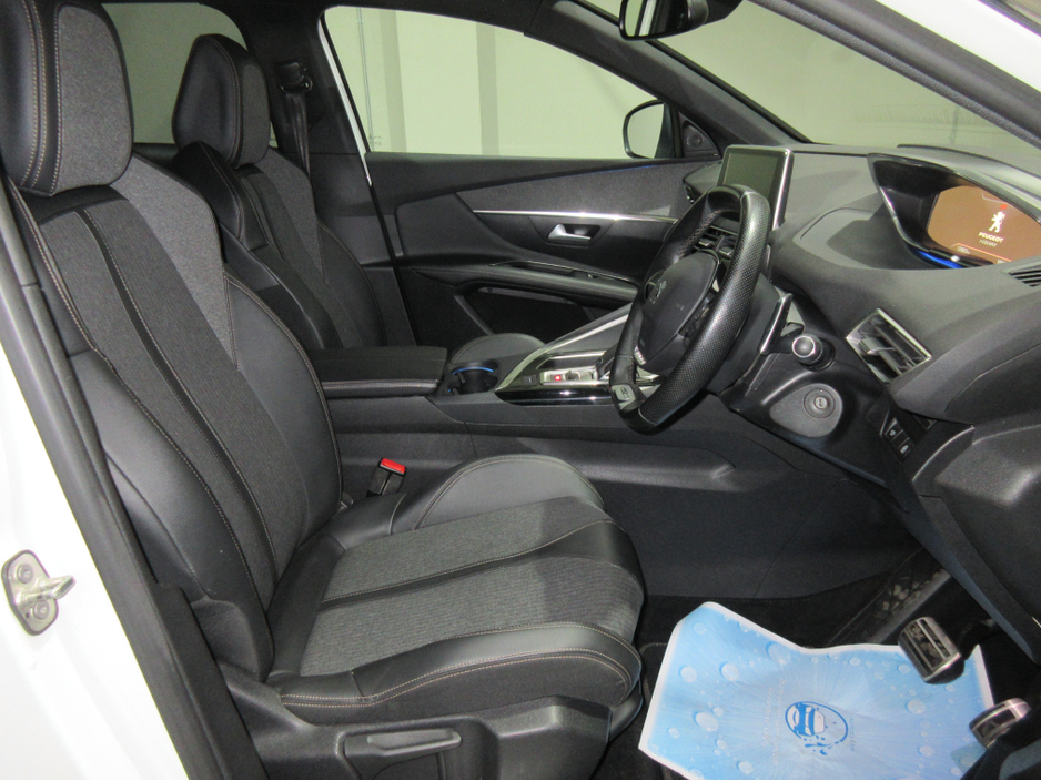 2019 Peugeot 3008 - image 10