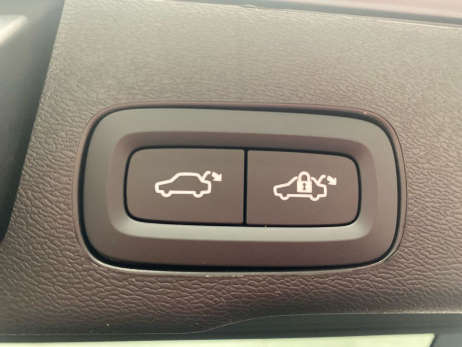 2026 Volvo XC60 - image 16