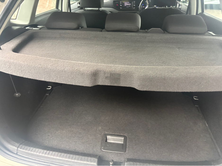 2023 Volkswagen Polo - image 7