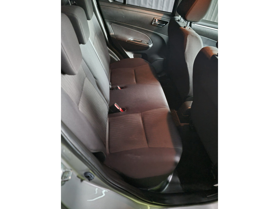 2012 Suzuki Swift - image 9