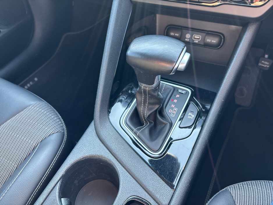 2017 Kia Niro - image 12