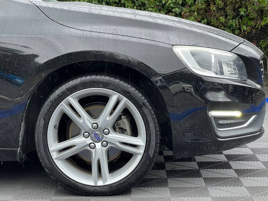 2018 Volvo V60 D4 CLASSIC 2.0 D // OPENING SUNROOF // FULL SERVICE HISTORY // ADAPTIVE CRUISE CONTROL €19,900